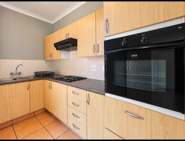 2 BEDROOM RETIREMENT UNIT FOR SALE IN THREE RIVERS EAST